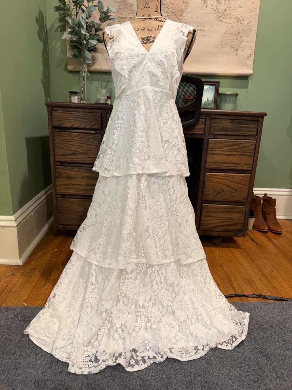 Lulu's Ivory Lace Tiered V-Neck Prom Dress